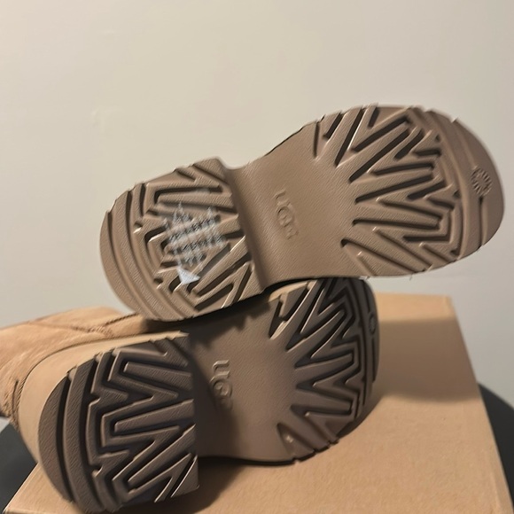 UGG Classic Short New Heights - Picture 4 of 9